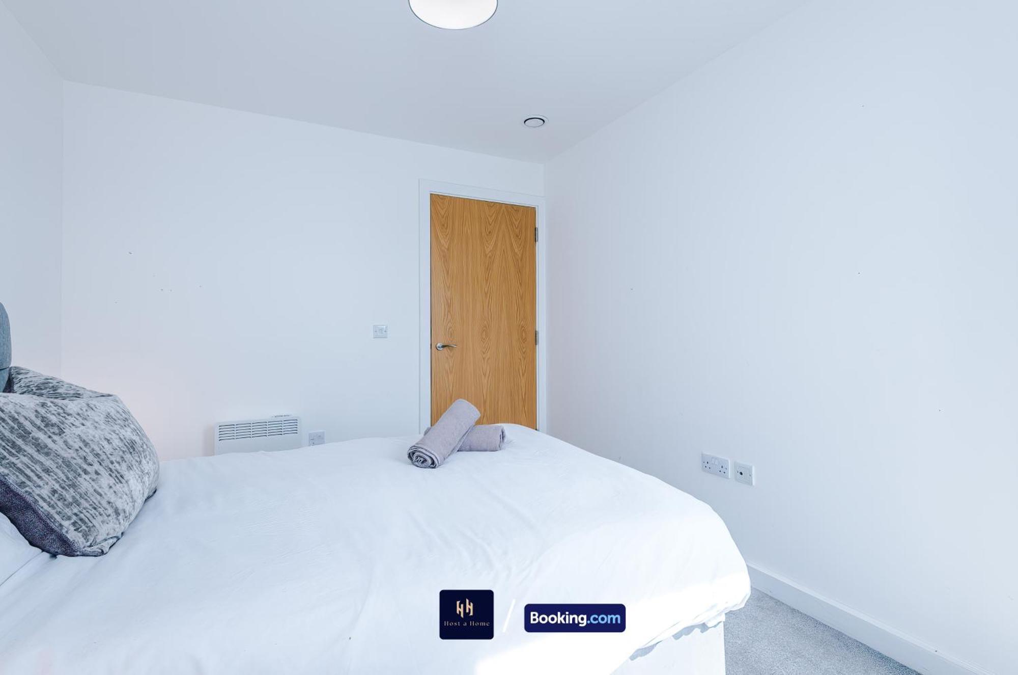 Modern 1 Bed With Balcony By Host A * Manchester