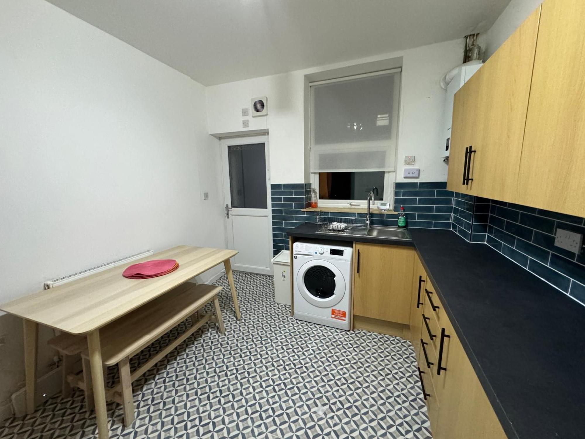 Levenshulme House - 2 Bedroom - Sleeps 6 - Free Parking & Wifi *