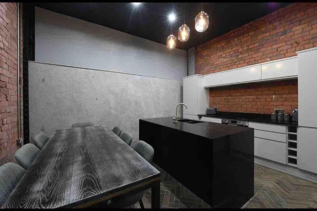 Casa Jungle Slps 20 Plp Mcr, Hot Tub, Bar, Cinema Manchester