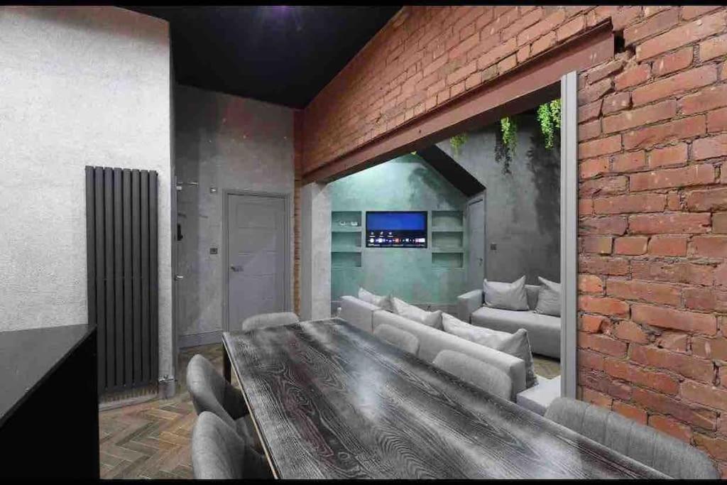 Casa Jungle Slps 20 Plp Mcr, Hot Tub, Bar, Cinema Manchester