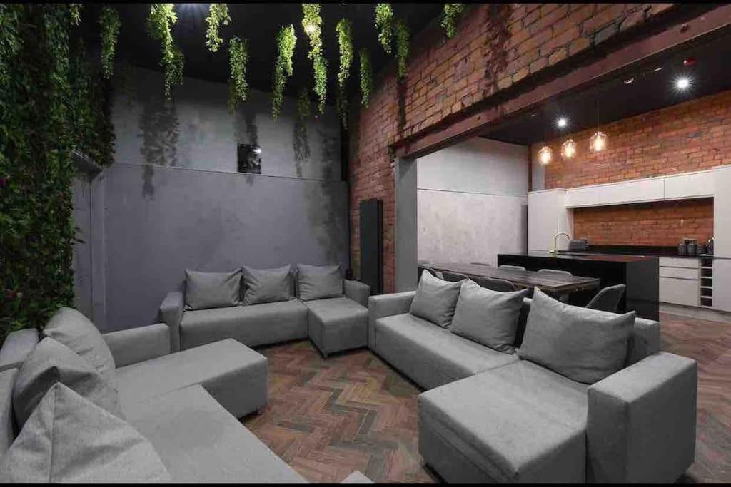 Casa Jungle Slps 20 Plp Mcr, Hot Tub, Bar, Cinema Apartment Manchester