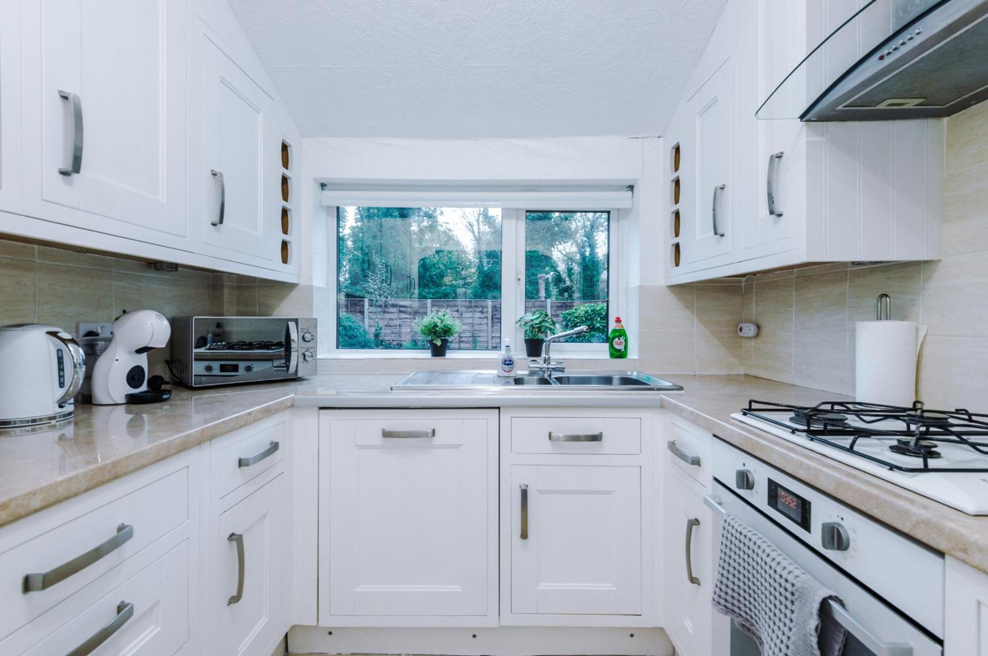 New! 4-bed In By 53 Degrees Property, Ideal For Business & Long Term Contractor Stays, Sleeps 10! Manchester