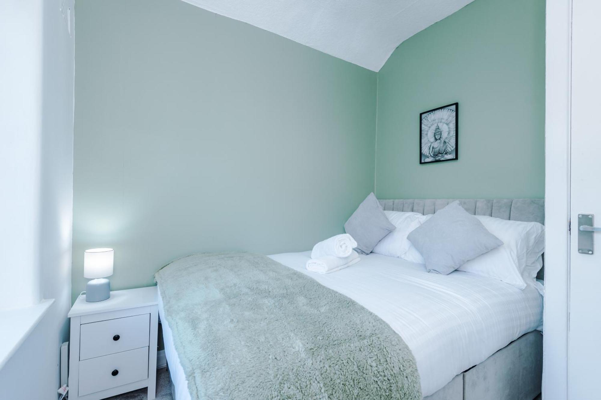 Holiday home New! 4-bed In By 53 Degrees Property, Ideal For Business & Long Term Contractor Stays, Sleeps 10! Manchester