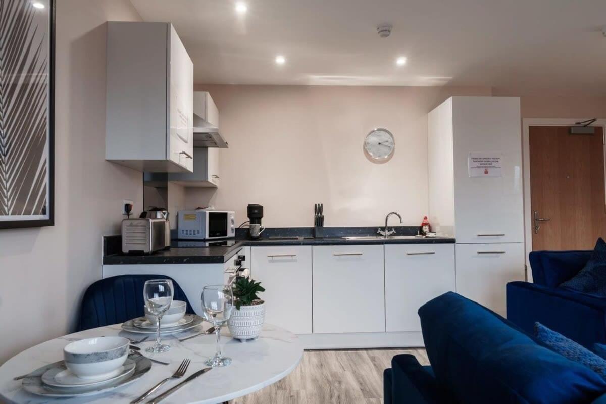 With Free Parking By Superhost Apartment
