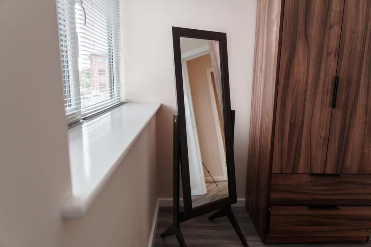 Apartment With Free Parking By Superhost *