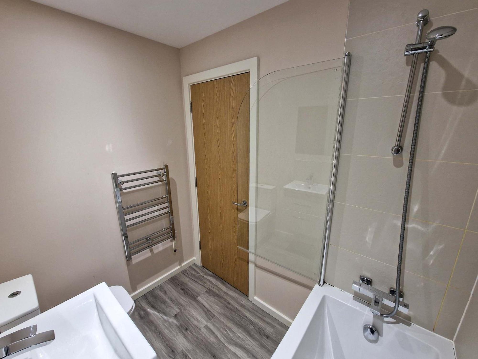 With Free Parking By Superhost Apartment