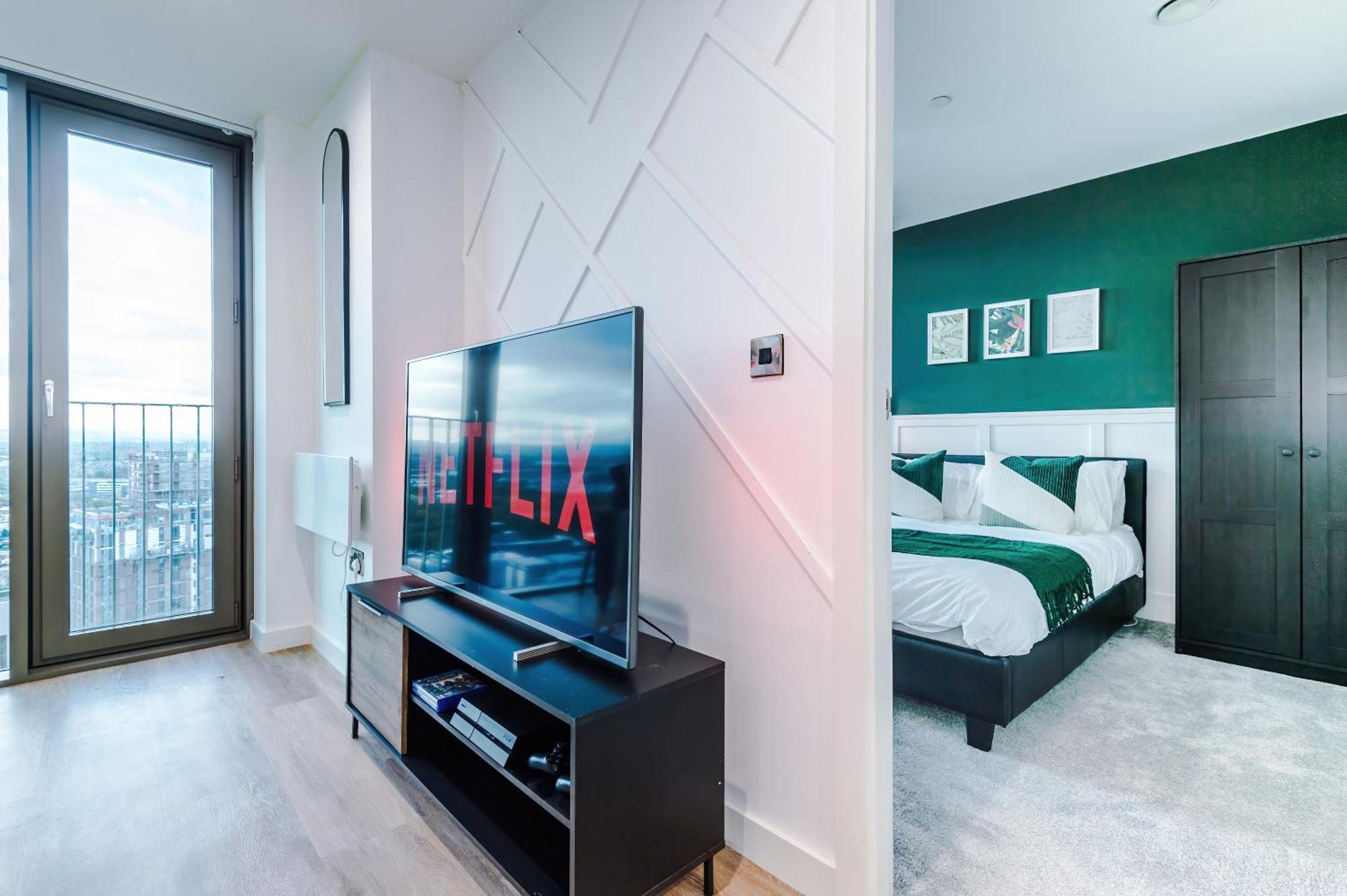 Modern 2 Bed In Centre With Pool Table Apartment