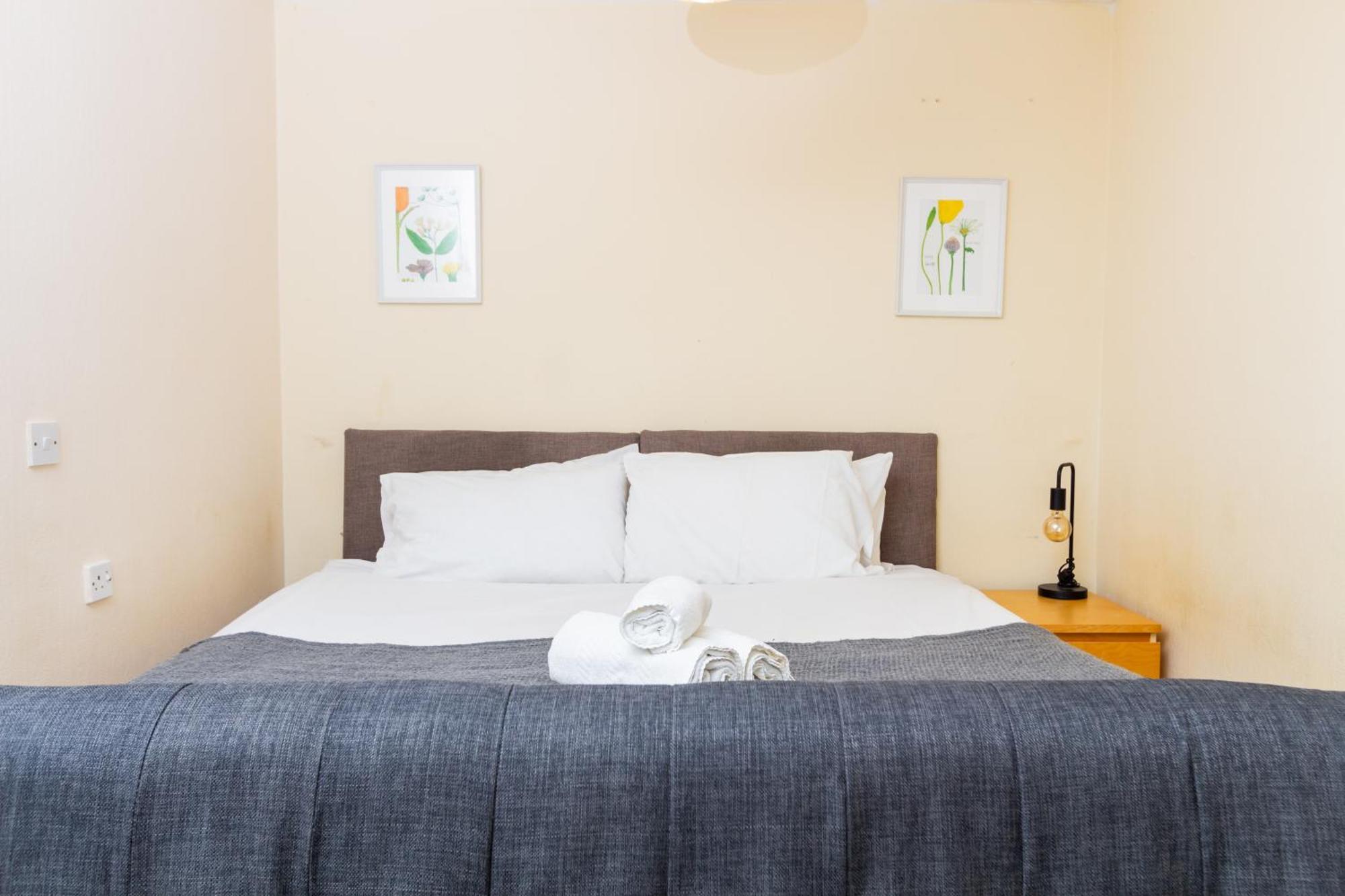 Studio In Stretford With Great Transport Links Apartment *