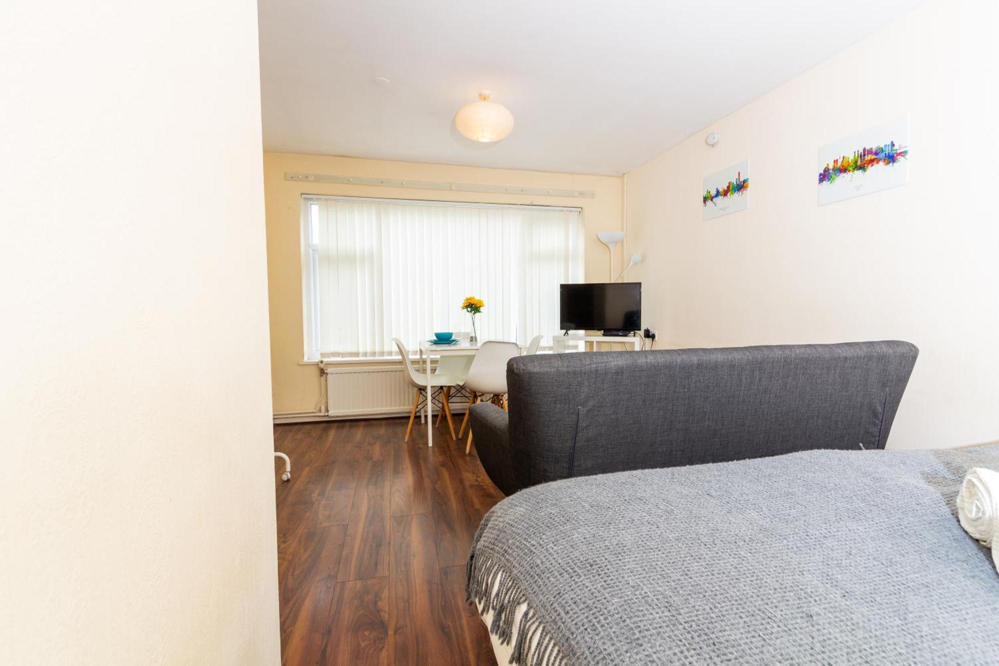 Apartment Studio In Stretford With Great Transport Links *