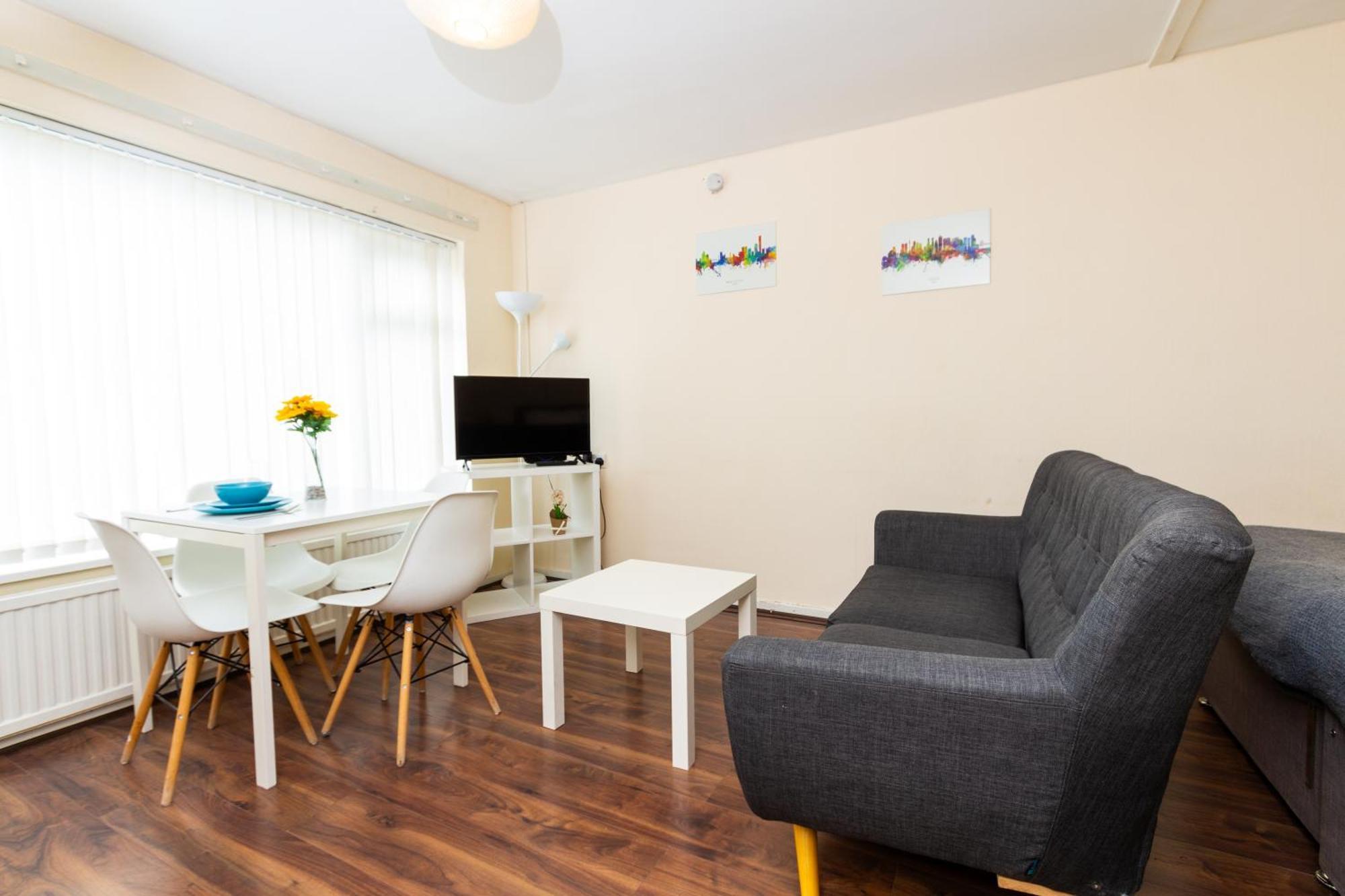 Studio In Stretford With Great Transport Links Apartment