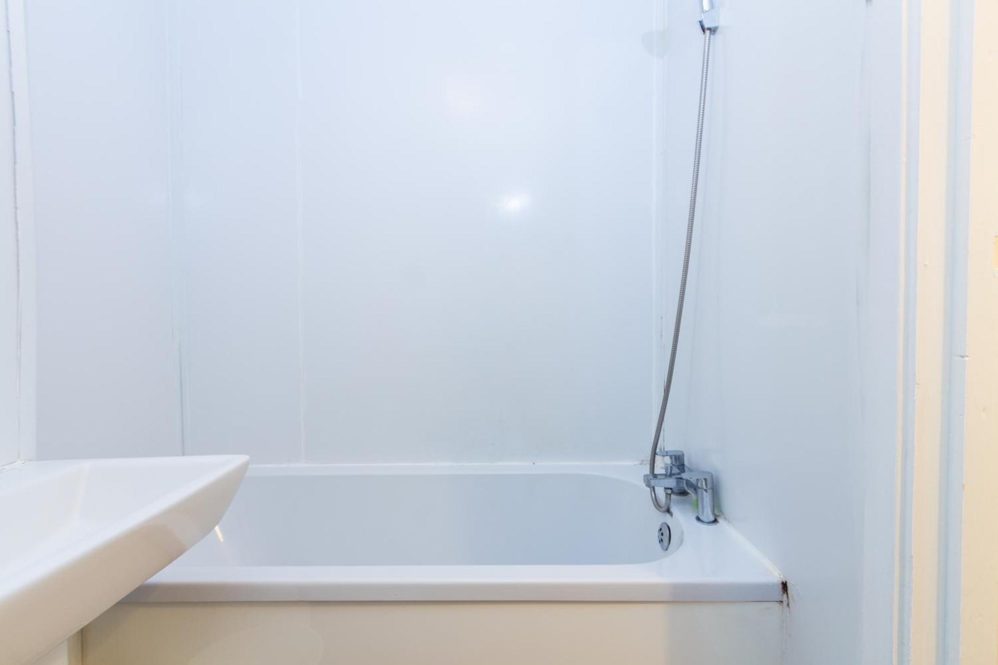 Apartment Studio In Stretford With Great Transport Links *
