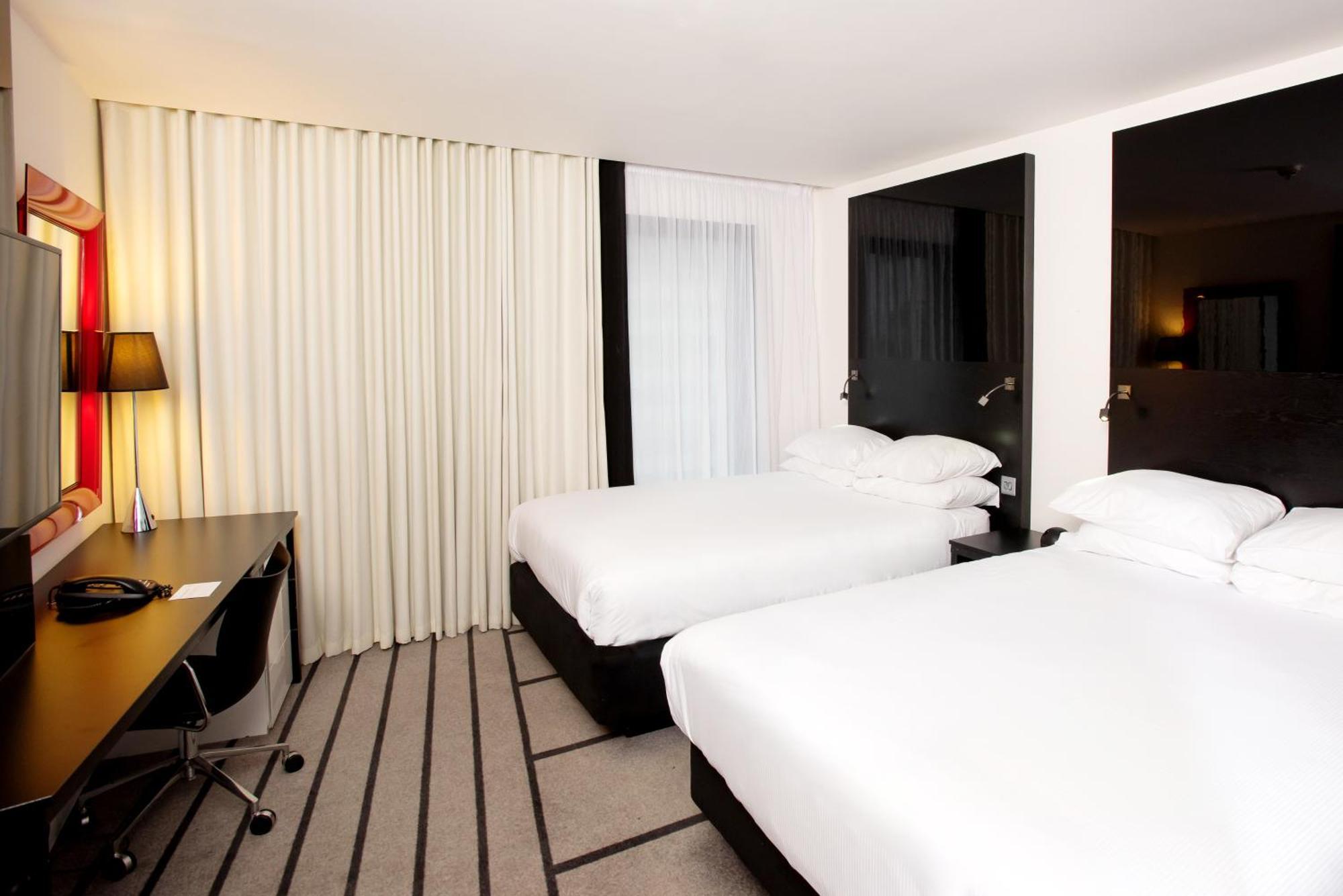 Crowne Plaza Centre By Ihg 4*