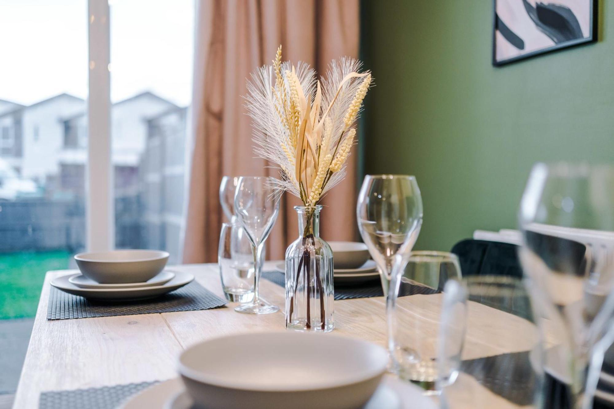 Rest&recharge At A Spacious Townhouse By The Etihad Holiday home Manchester