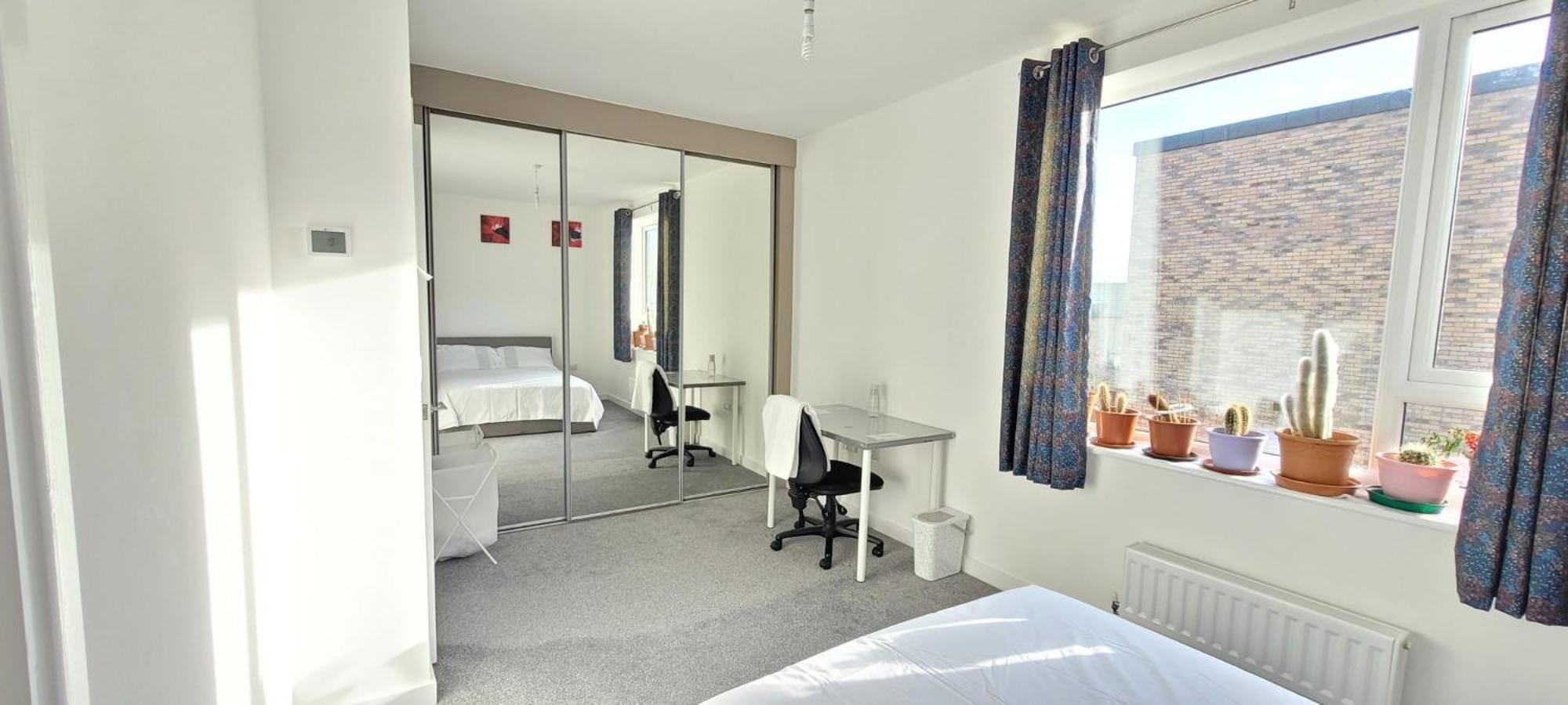 Spacious Double With Private Bathroom Homestay Manchester