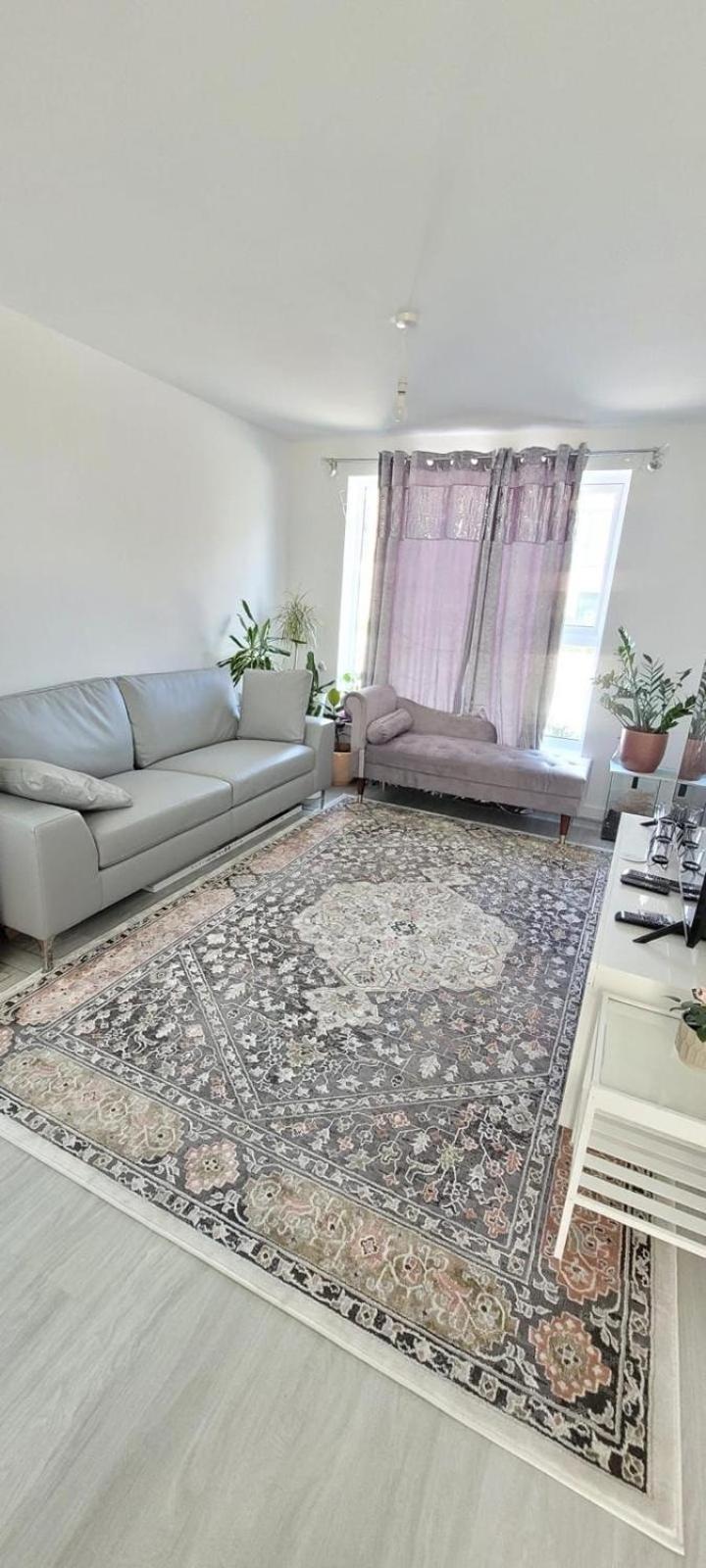 Spacious Double With Private Bathroom Homestay