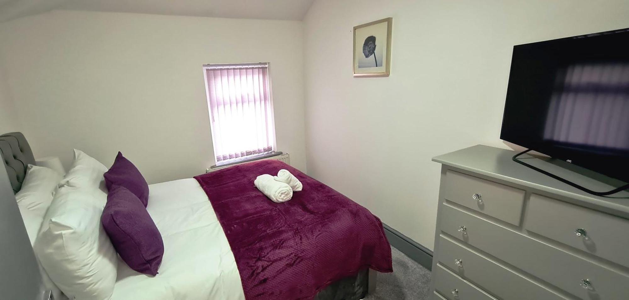 Large Victorian House 15 Minutes From Centre Holiday home *