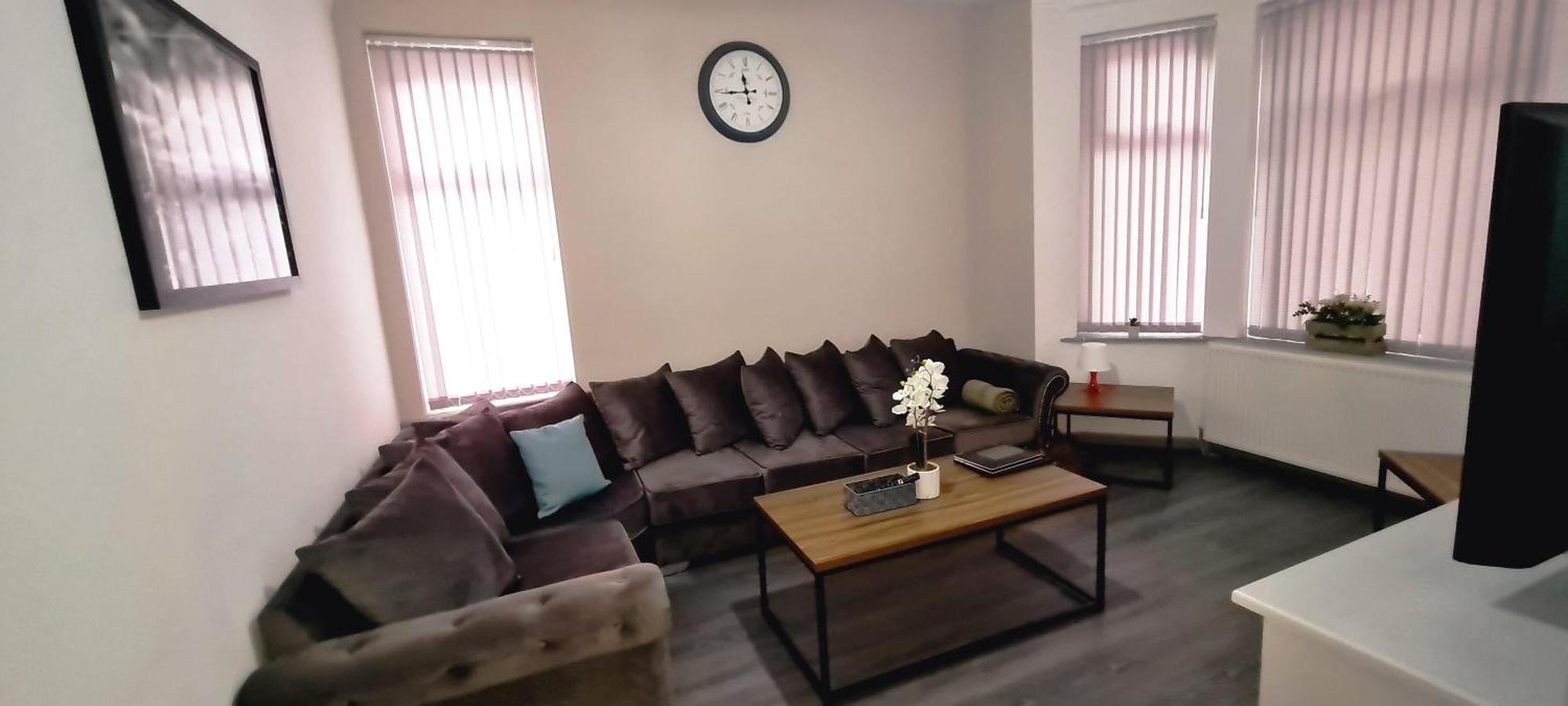 Large Victorian House 15 Minutes From Centre Manchester