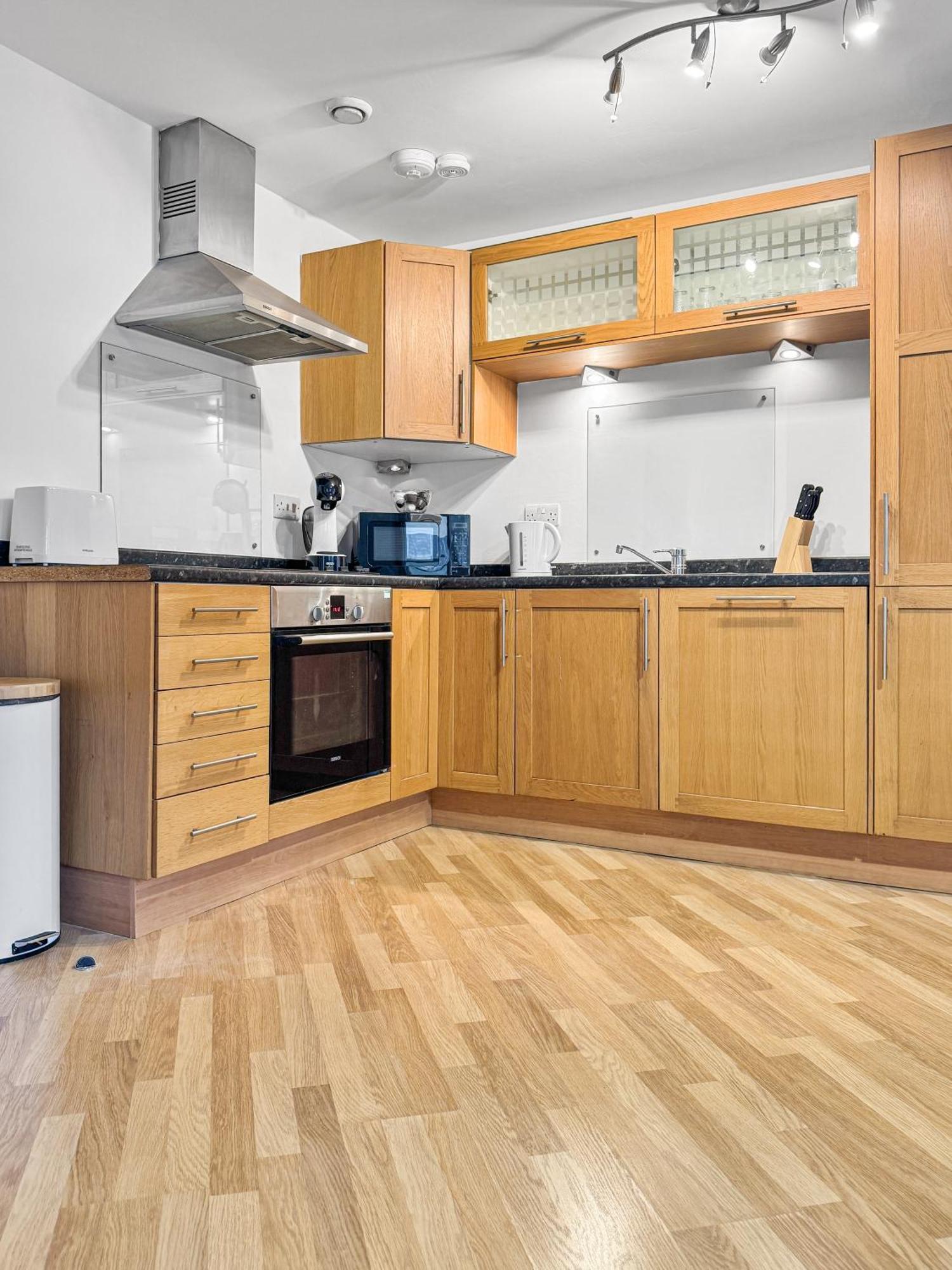 Apartment Cozy - 2 Beds, Sleeps 5, Free Parking!