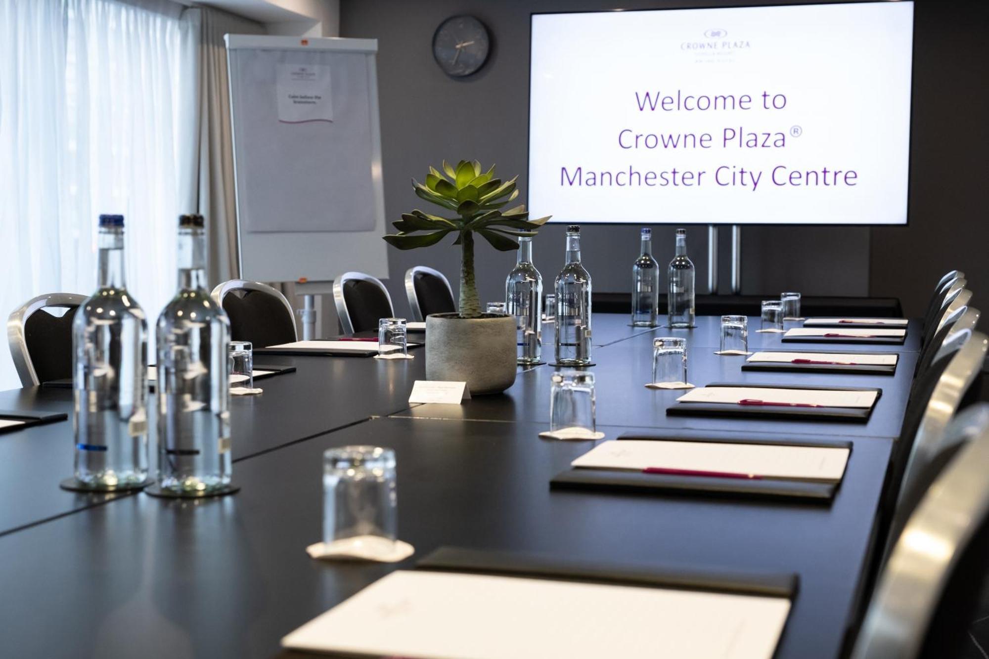 Hotel Crowne Plaza Centre By Ihg 4*