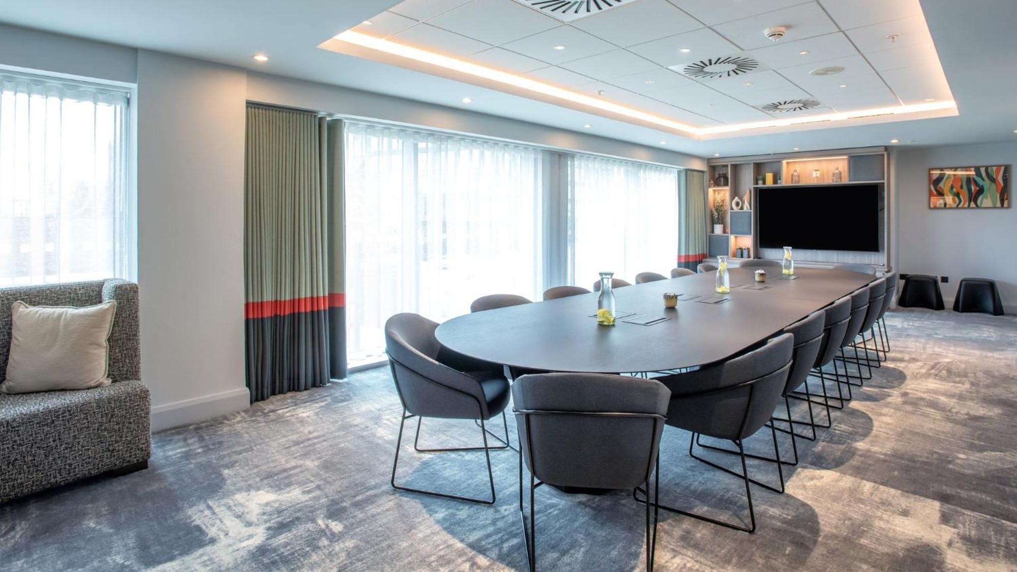 Crowne Plaza Centre By Ihg 4*