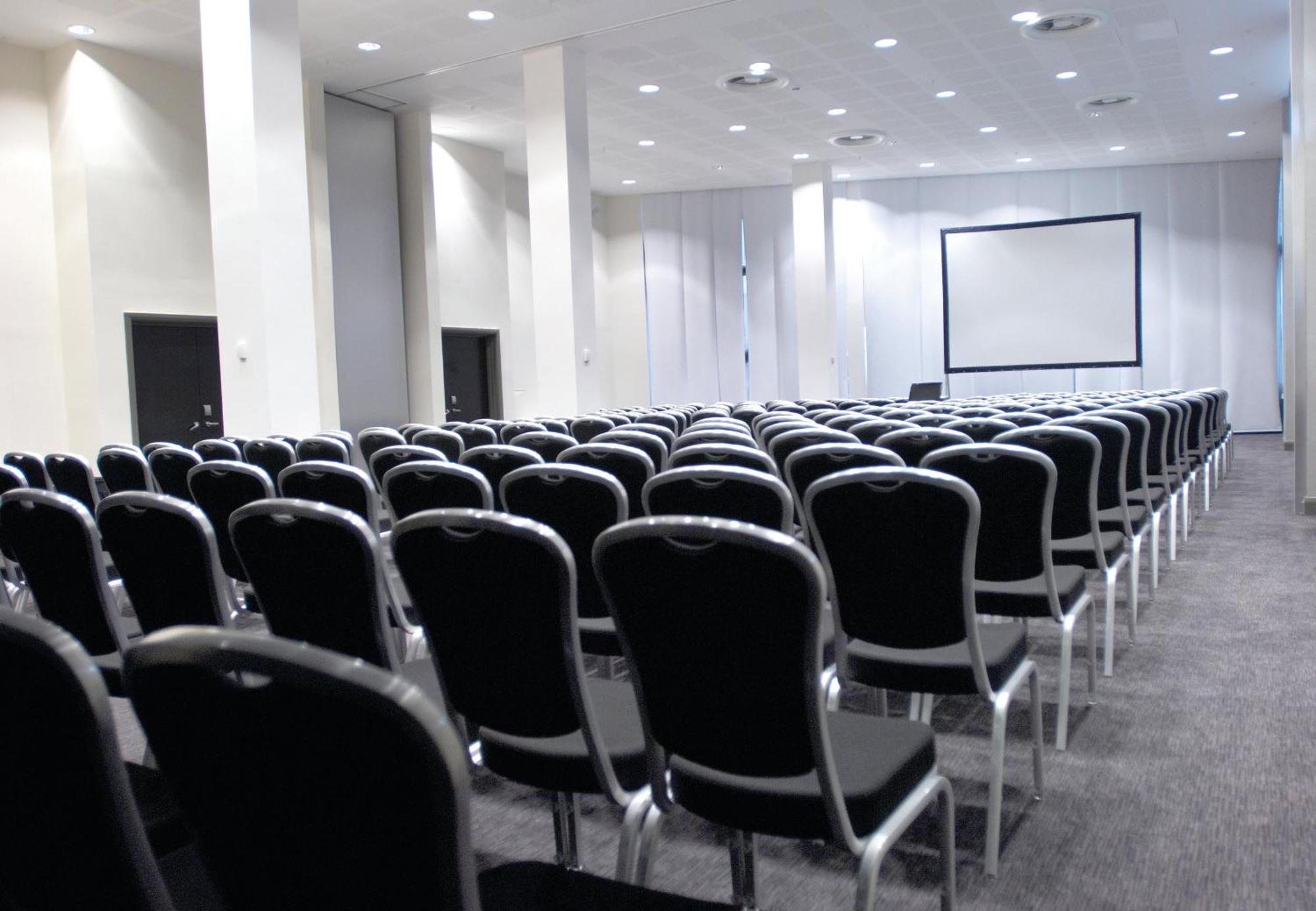 Crowne Plaza Centre By Ihg Hotel 4*