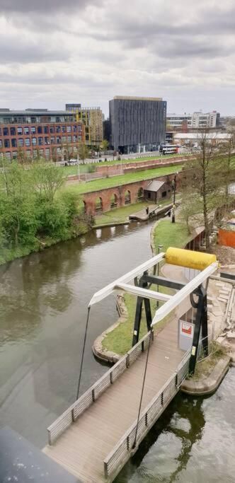 Apartment Superhost - Beautiful Canal Facing *