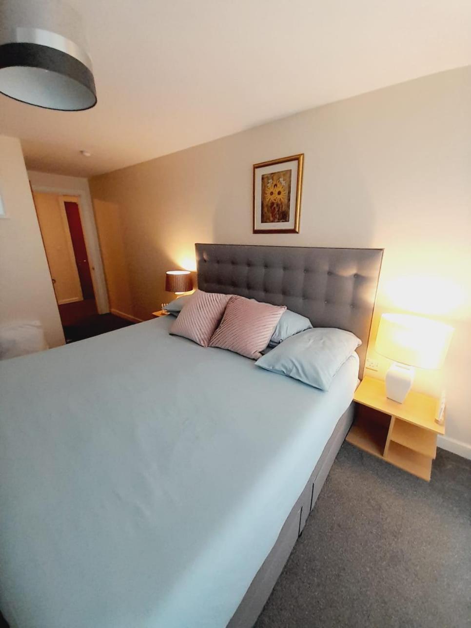Apartment Modern 2 Bed, 2 Bath Near Etihad Stadium And Coop Live