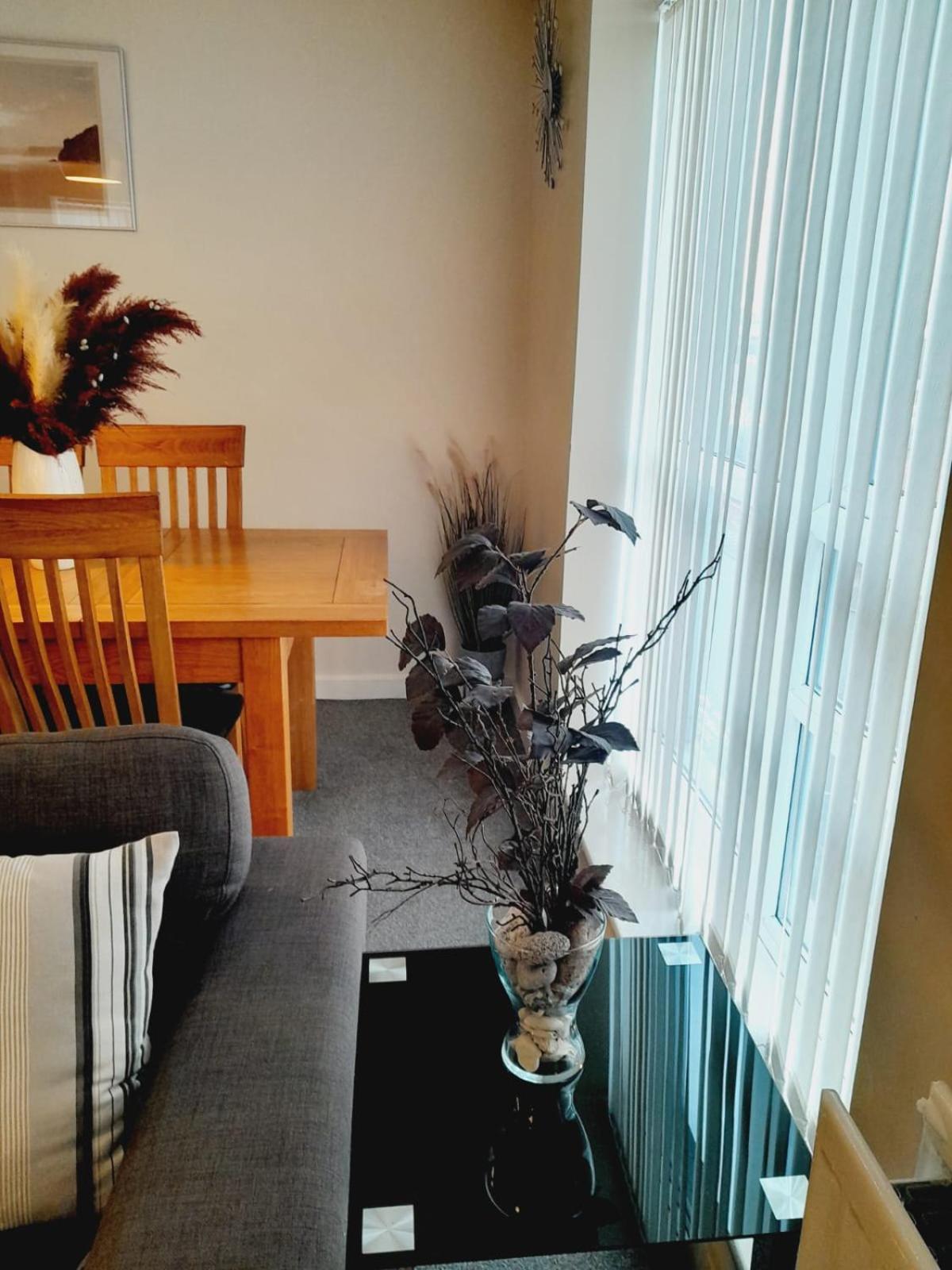 Apartment Modern 2 Bed, 2 Bath Near Etihad Stadium And Coop Live *