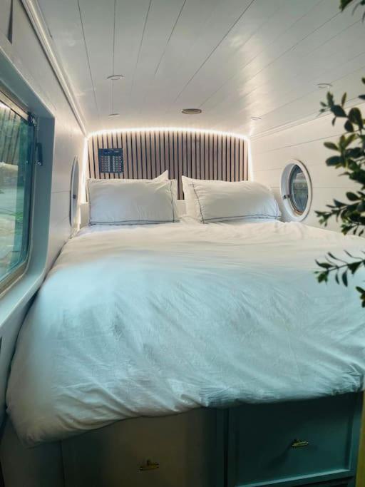 Apartment Bespoke Narrowboat