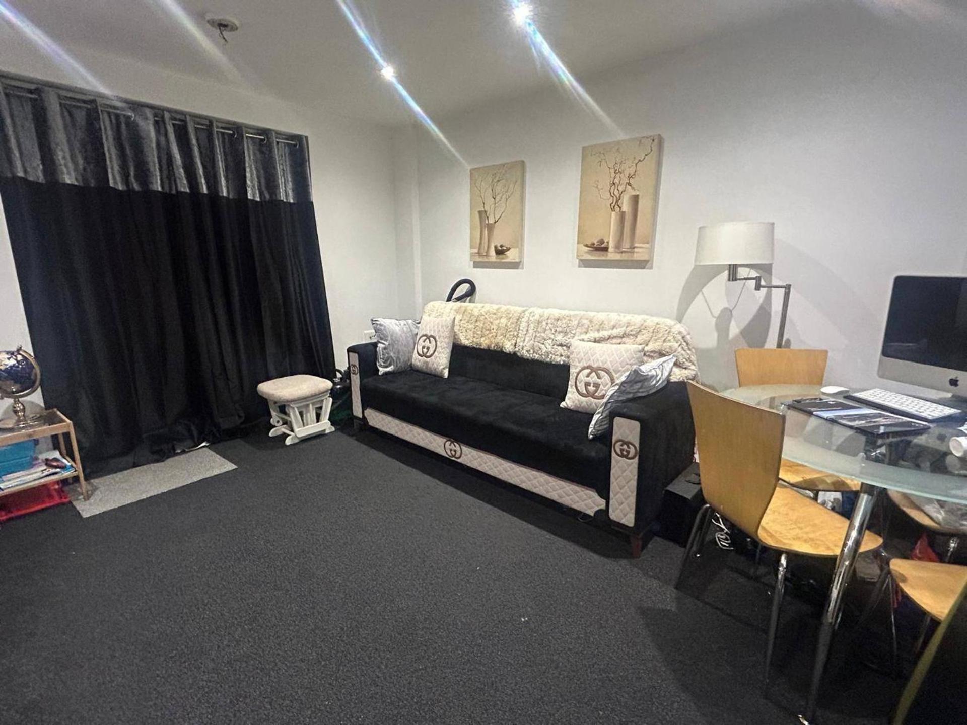 Cozy 5 Min Walk From Arena Apartment *