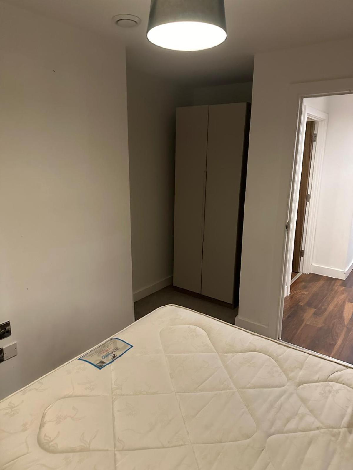 2 Bed Spacious Flat - Canal View * Manchester