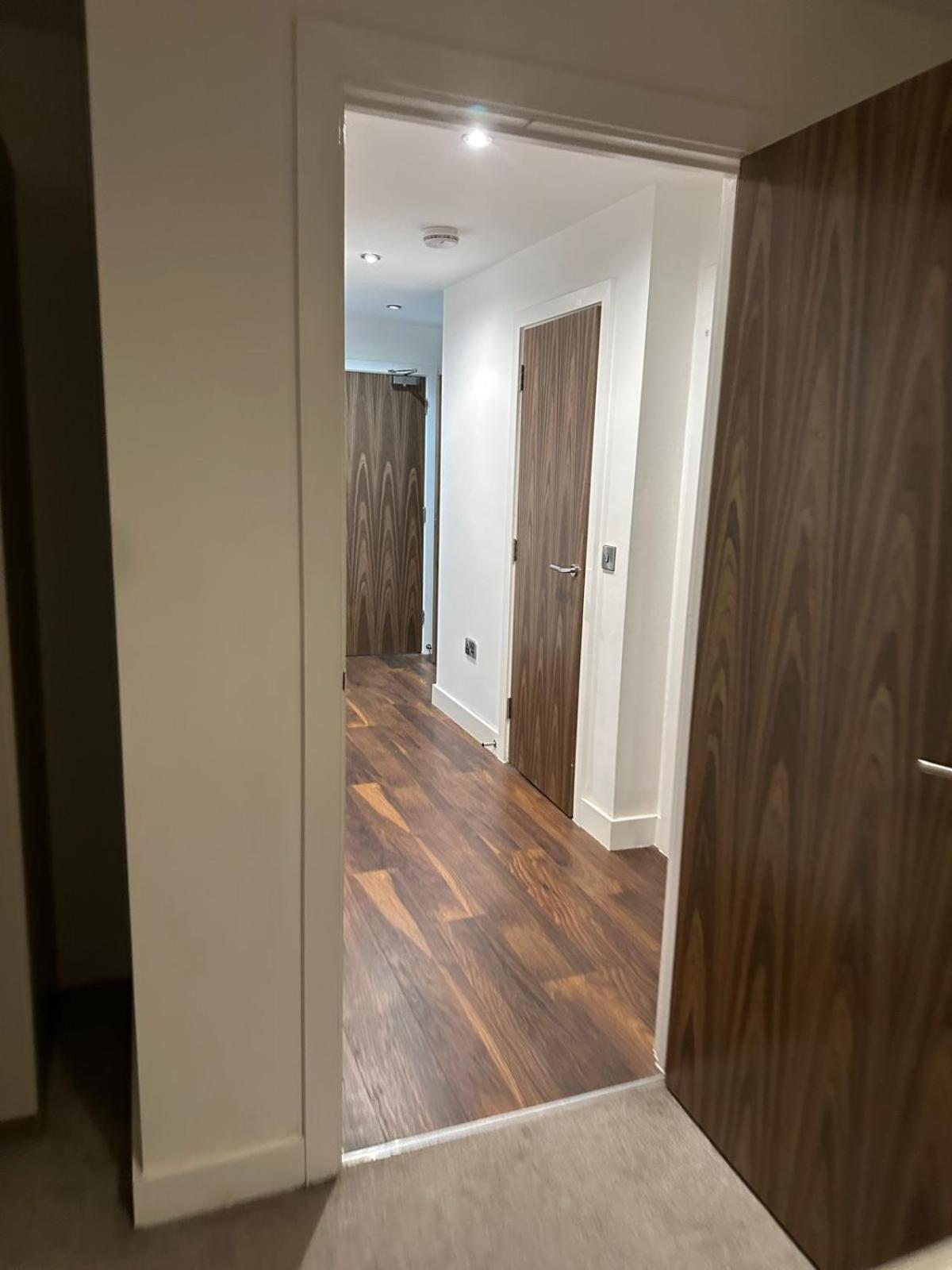 2 Bed Spacious Flat - Canal View Manchester