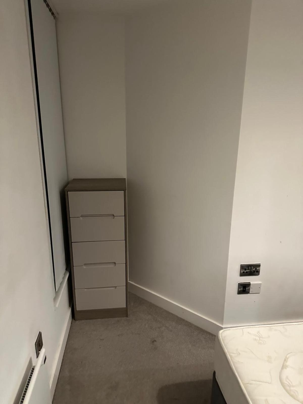 2 Bed Spacious Flat - Canal View *