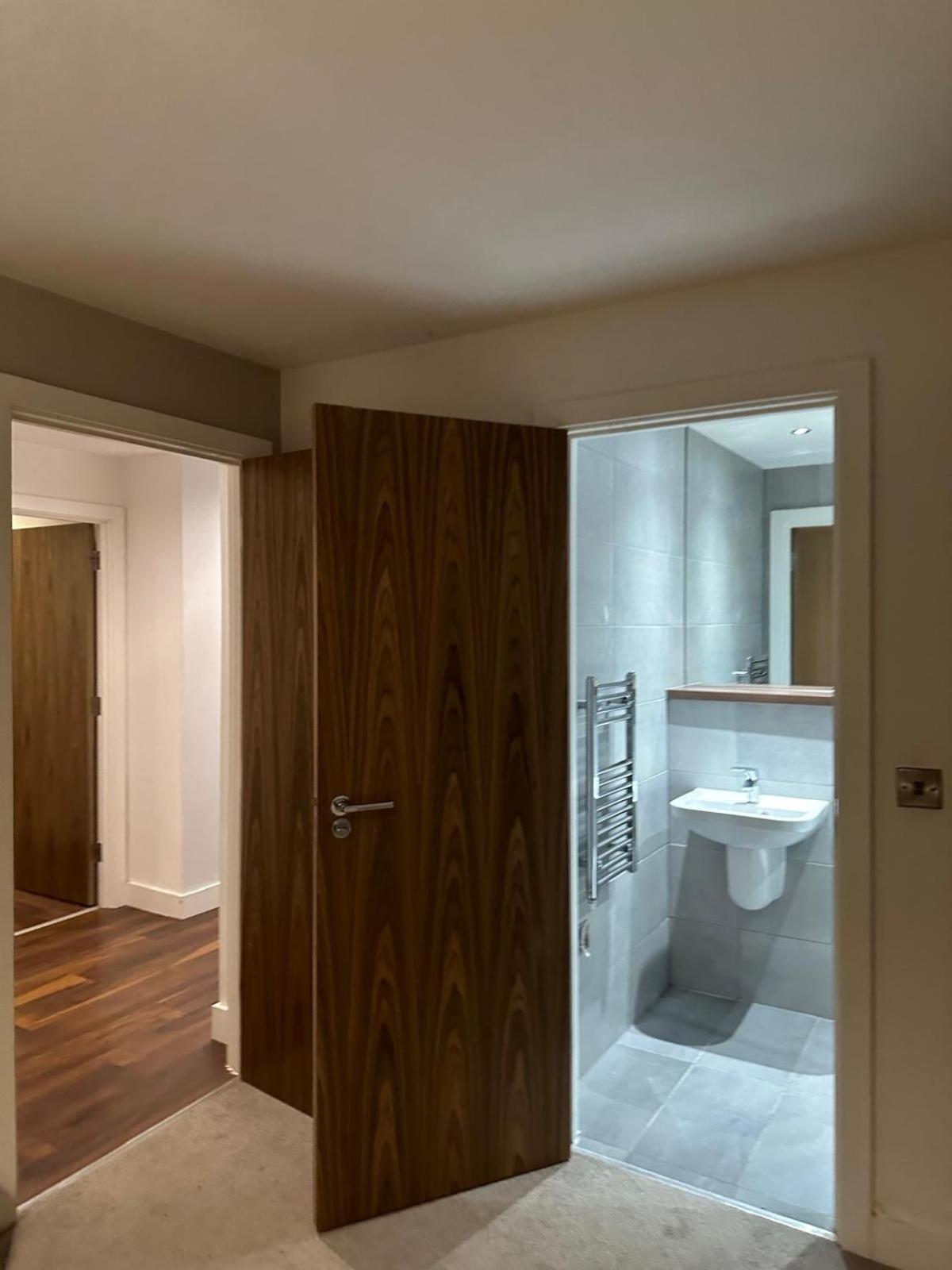 2 Bed Spacious Flat - Canal View * Manchester