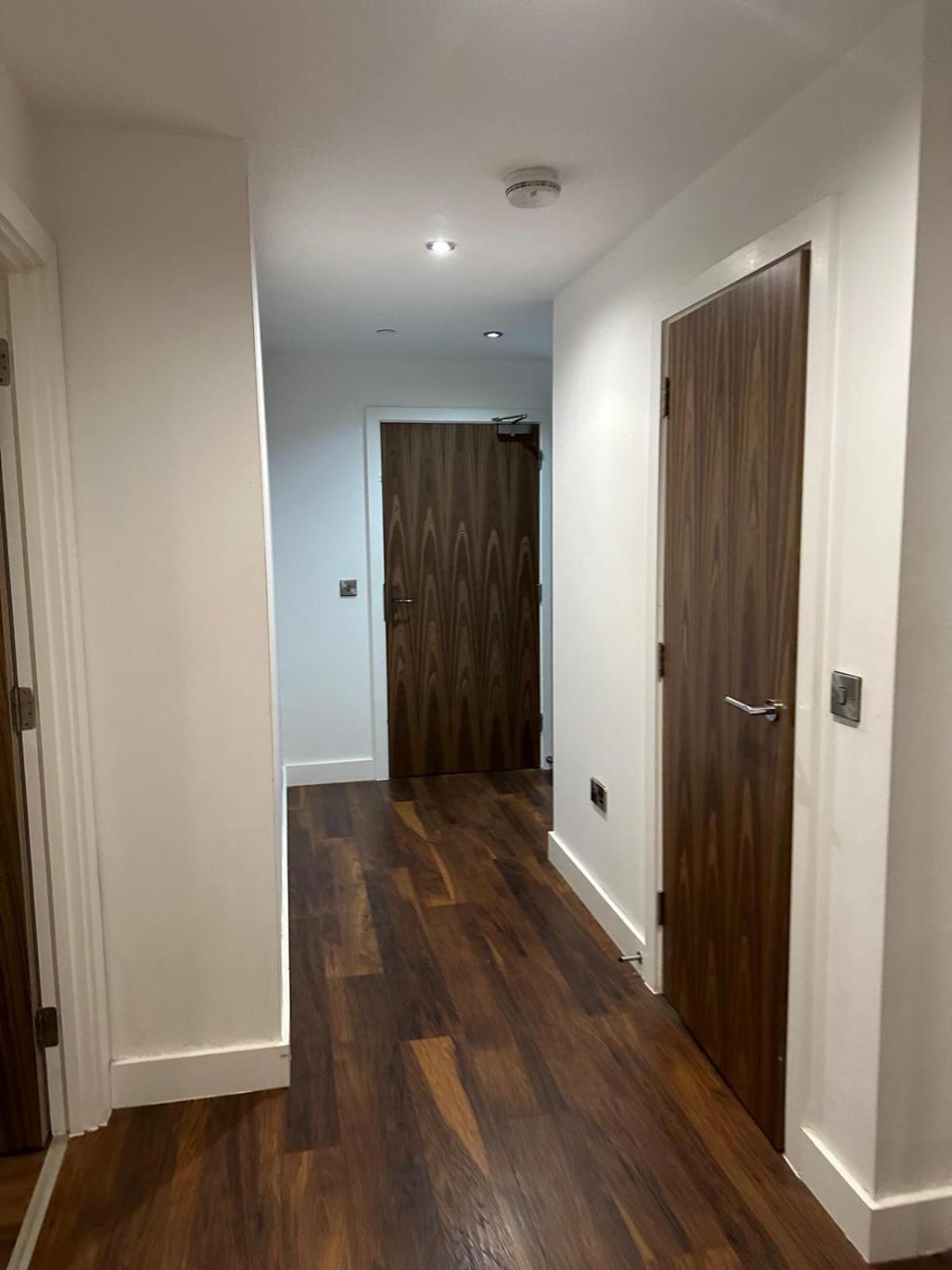 2 Bed Spacious Flat - Canal View