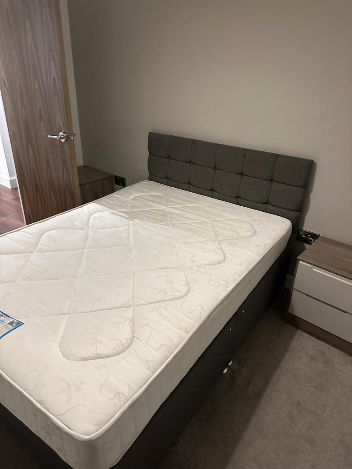 2 Bed Spacious Flat - Canal View Apartment *