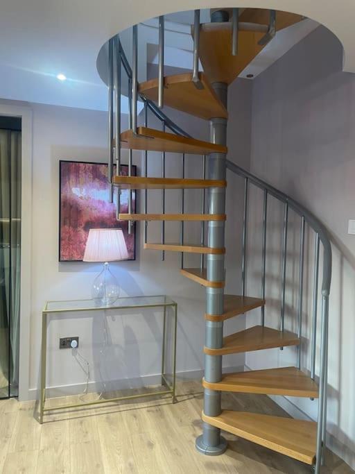 Pretty Pink Posh Penthouse * Manchester