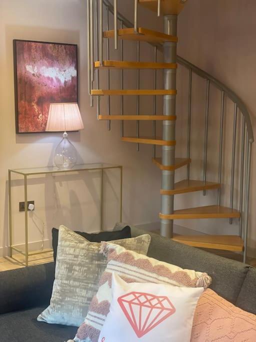 Pretty Pink Posh Penthouse * Manchester