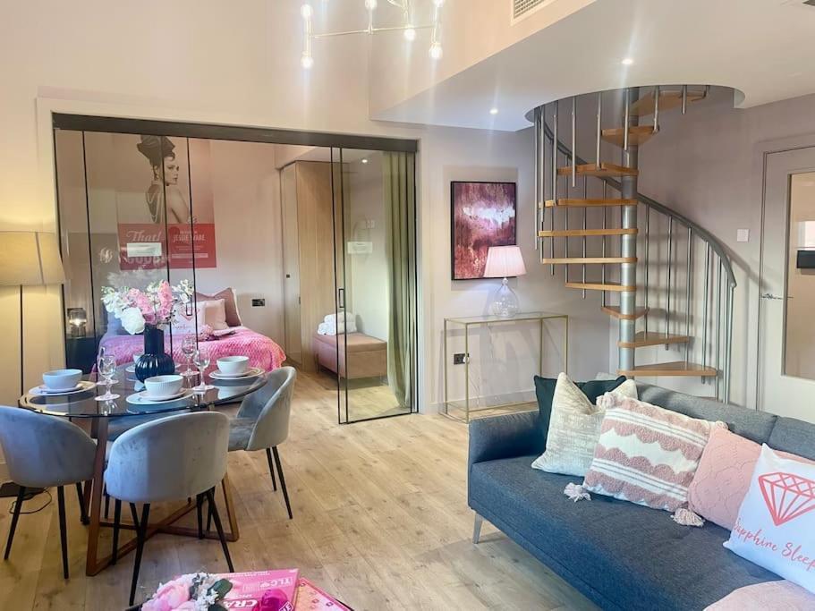 Pretty Pink Posh Penthouse Manchester