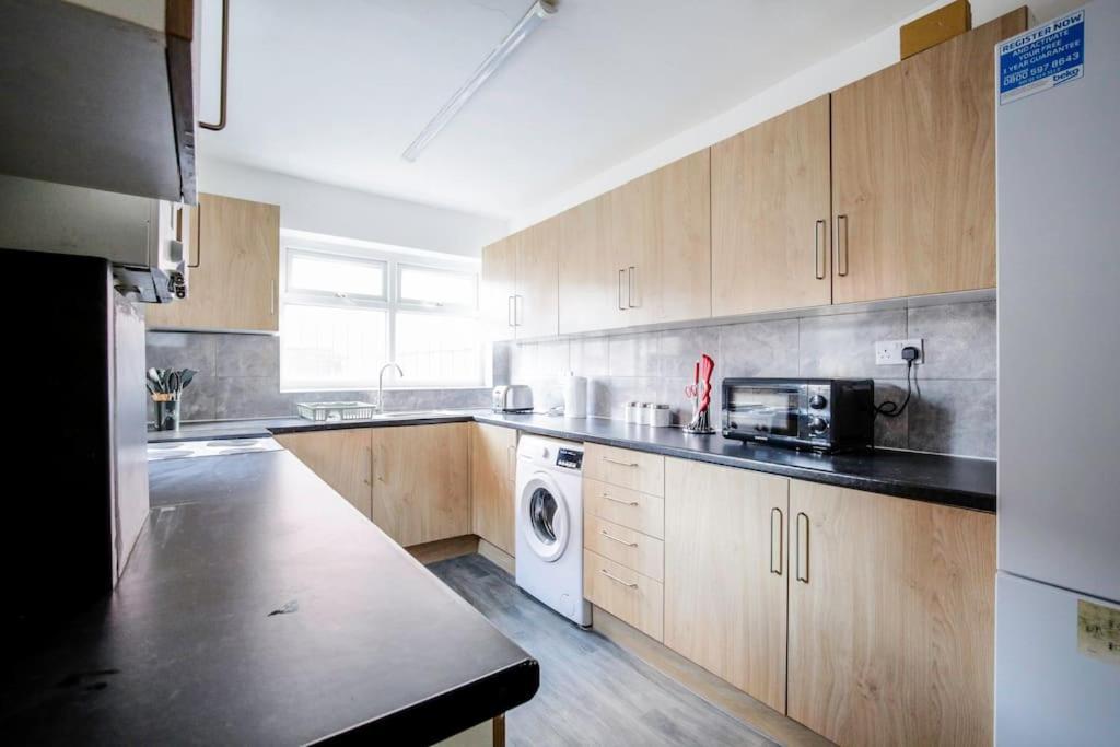 Holiday home 4 Bedroom House, Great Location!