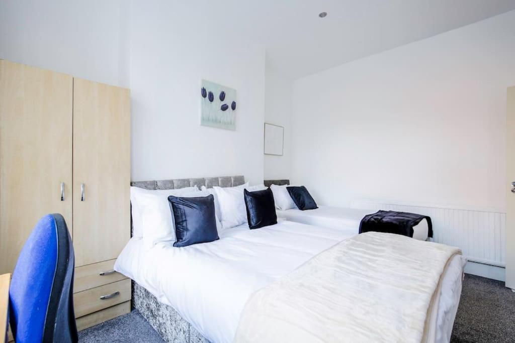 4 Bedroom House, Great Location! Manchester