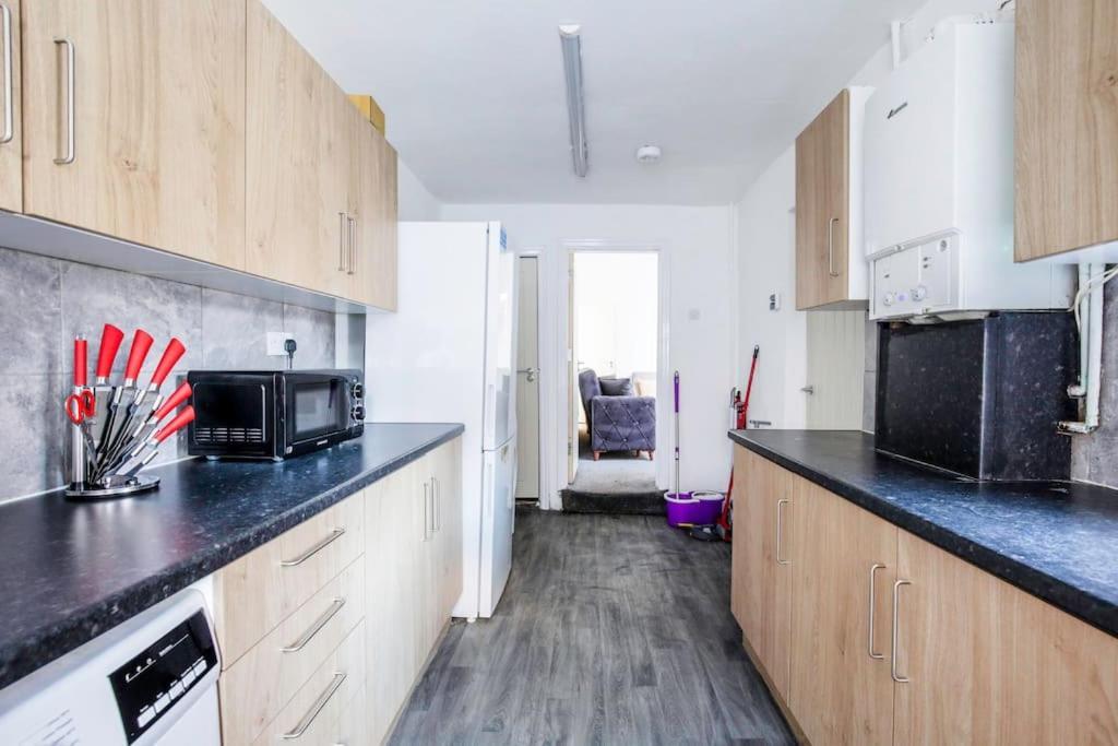 4 Bedroom House, Great Location! Holiday home *