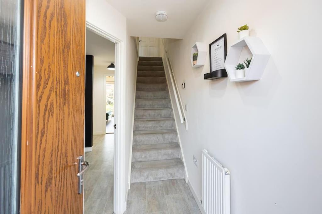 Trox - Cosy Vibes - Free Parking - Zero Fuss Apartment Manchester