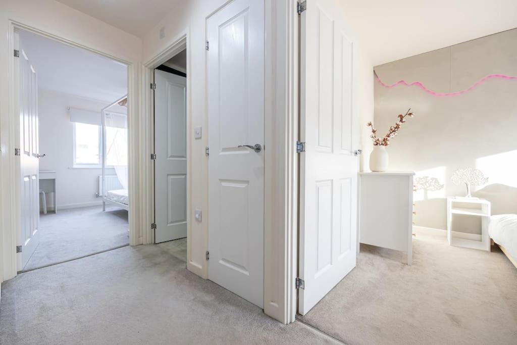 Trox - Cosy Vibes - Free Parking - Zero Fuss Apartment