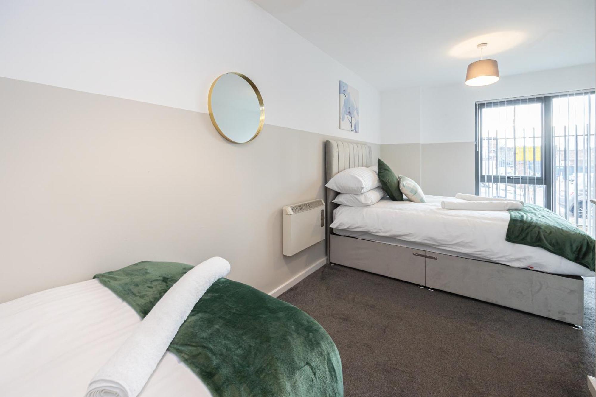 Apartment - Beautiful Serviced Apartment, Amazing Location, Close To Old Trafford, Centre, Media City, Etihad, Coop Live, Ao Arena, Salford Quays, Sleeps Up To 6, With Free Private Car Parking