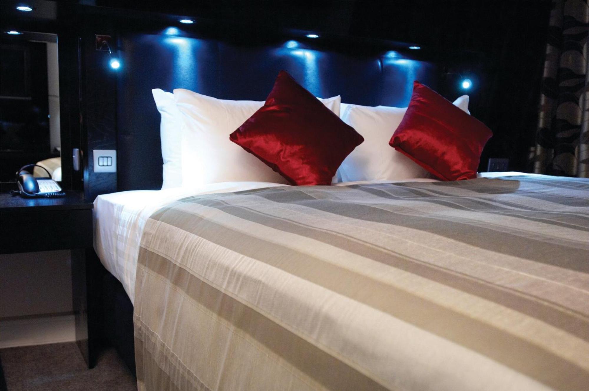 Crowne Plaza Centre By Ihg Hotel 4*