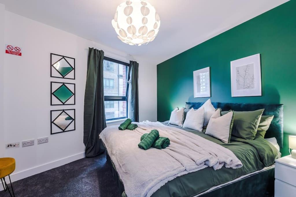 Spacious Deansgate Apartment, Free Park, Sleeps 8 Apartment