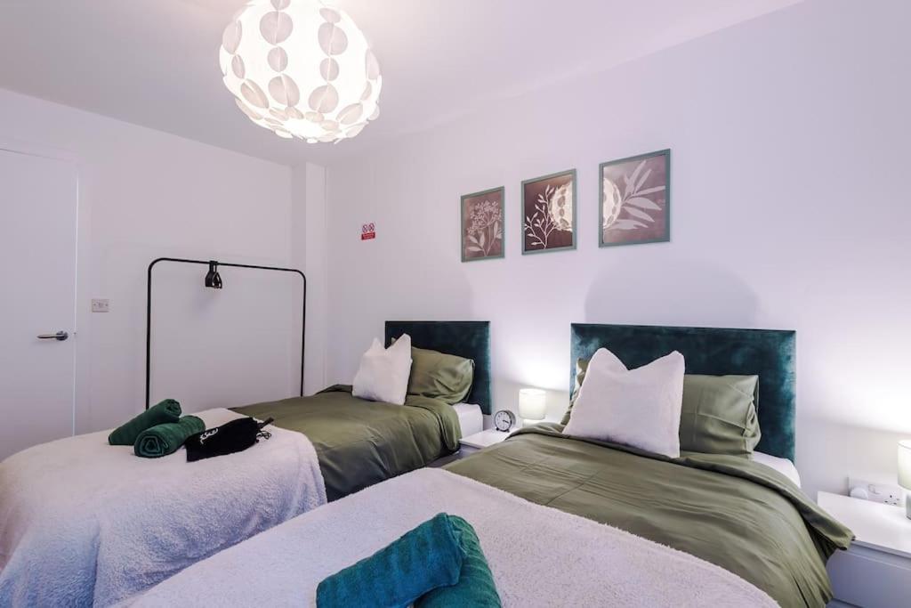 Spacious Deansgate Apartment, Free Park, Sleeps 8 *