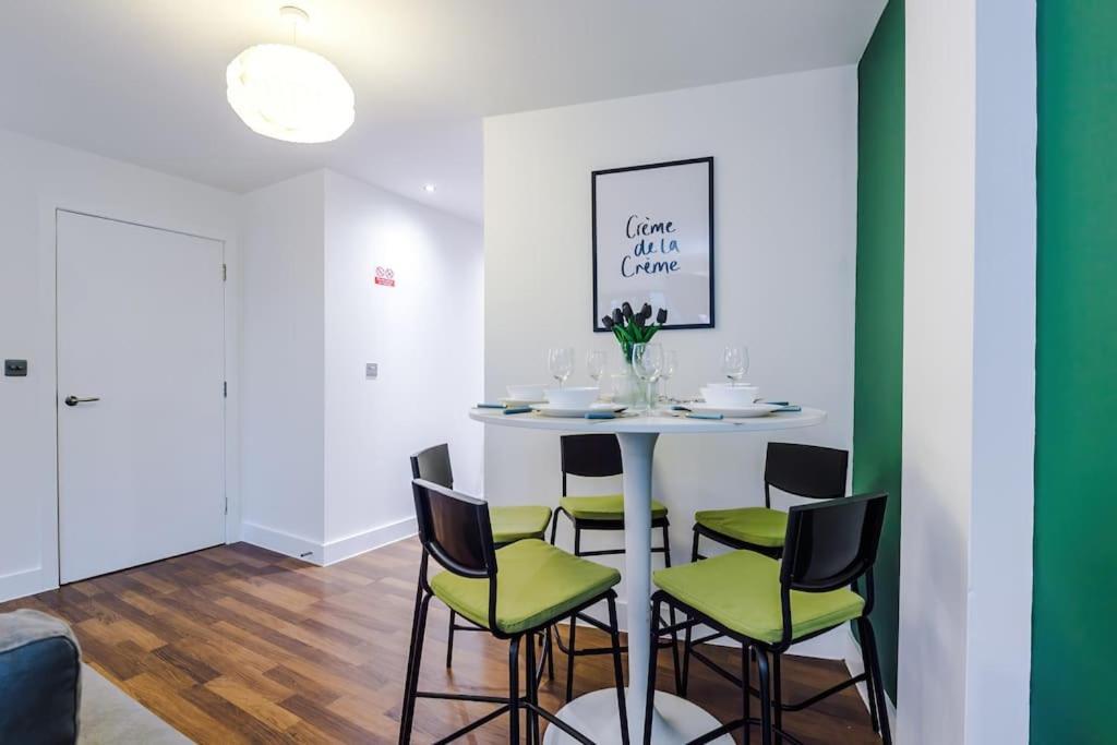 Apartment Spacious Deansgate Apartment, Free Park, Sleeps 8 *