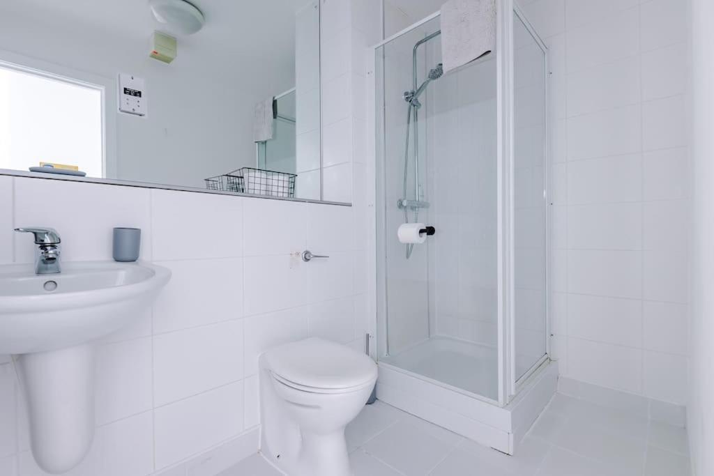 Spacious Deansgate Apartment, Free Park, Sleeps 8 *